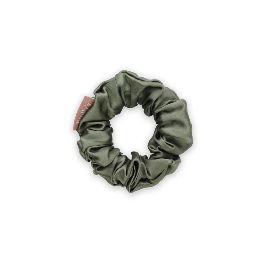 Emily’s Pillow – Chouchou en Soie le moyen – Vert sauge